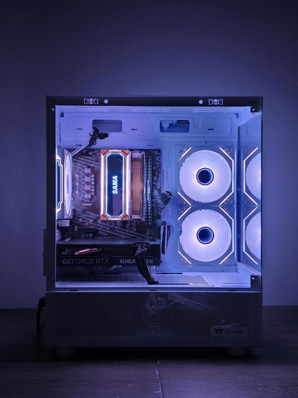 Mid-Range|White RTX 3070 Gaming PC┃Ryzen 5 5600┃16GB DDR4┃WIFI + Bluetooth